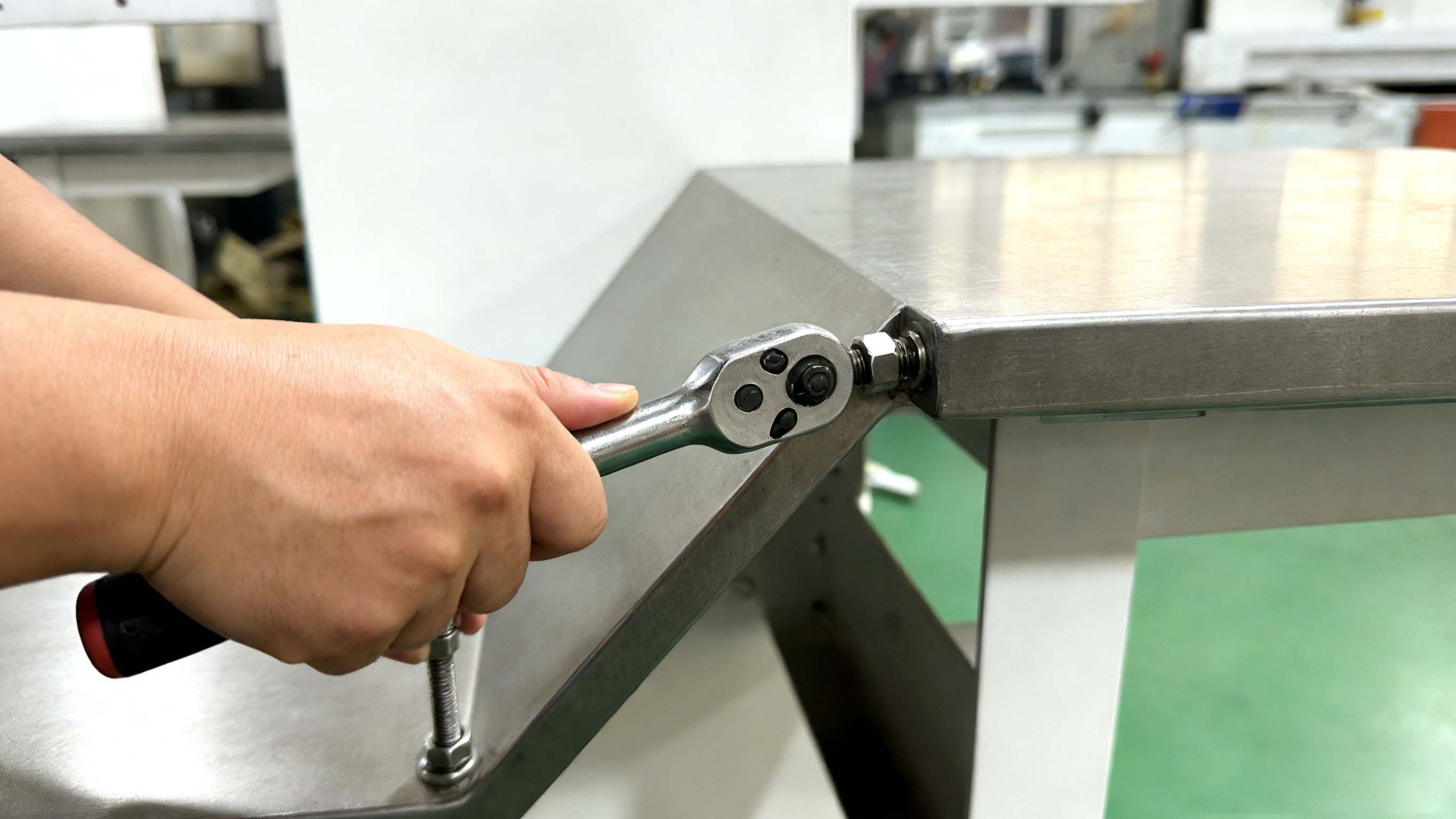 Seamless food-safe worktop edge