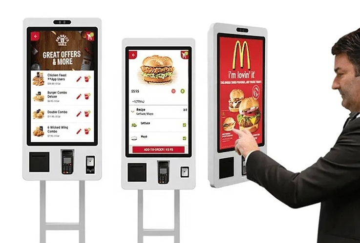 Boîtier de kiosque d'auto-commande à écran tactile dans le restaurant