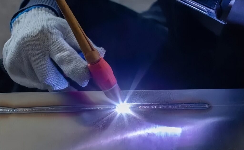 Seamless metal casings achieved through invisible welding and polishing